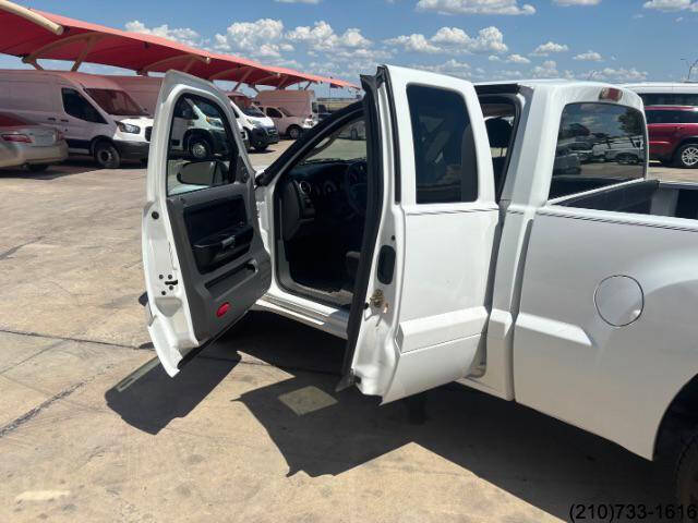 2006 Mitsubishi Raider LS