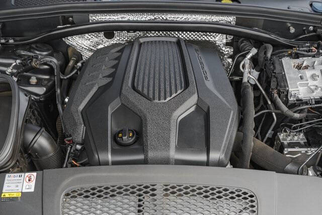 2023 Porsche Macan T