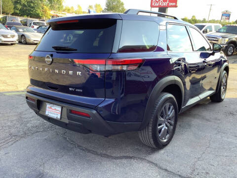 2022 Nissan Pathfinder SV