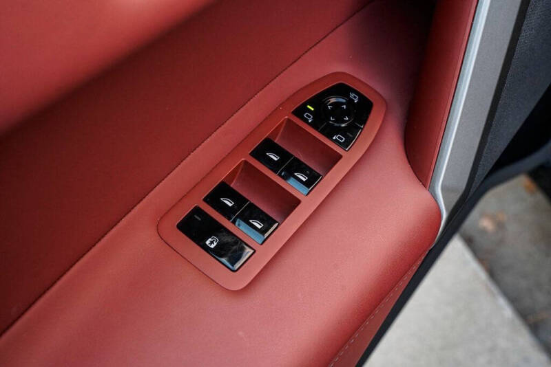 2025 BMW iX xDrive50