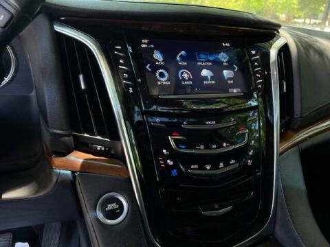 2017 Cadillac Escalade Luxury