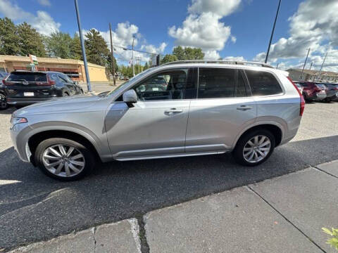 2016 Volvo XC90 T6 Momentum