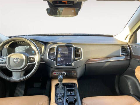 2016 Volvo XC90 T6 Momentum