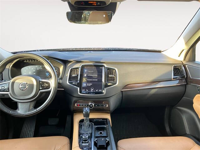 2016 Volvo XC90 T6 Momentum