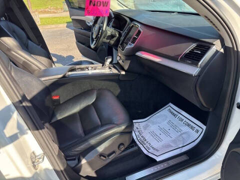 2022 Volvo XC90 T5 Momentum