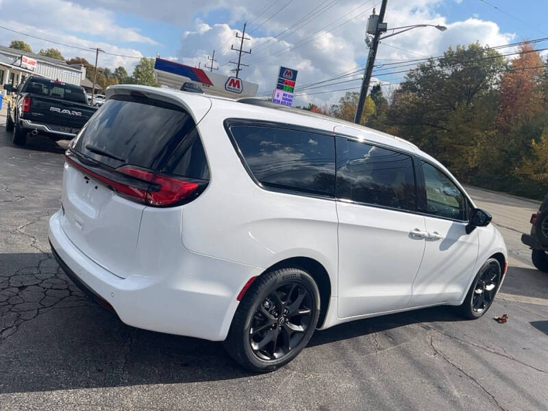 2026 Chrysler Pacifica Select