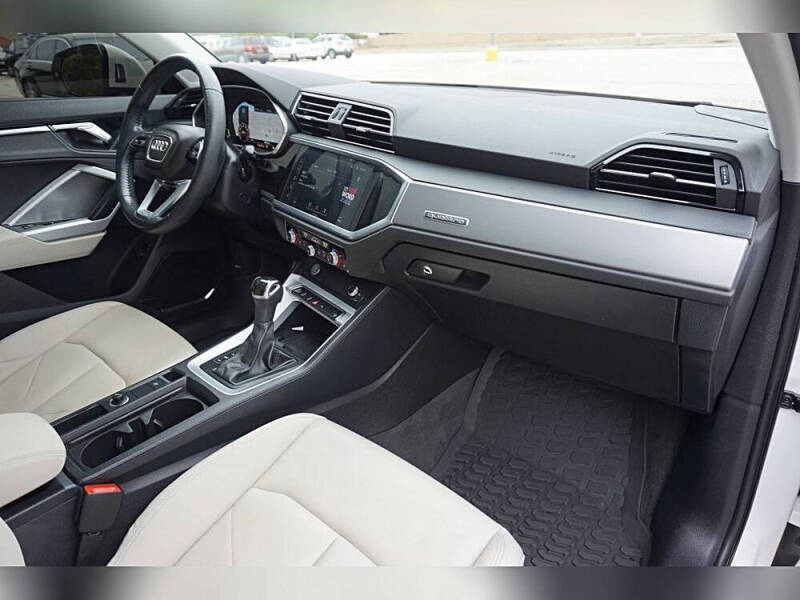 2020 Audi Q3 quattro S line Prem Plus 45 TFSI