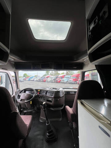 2015 Volvo VNL 670
