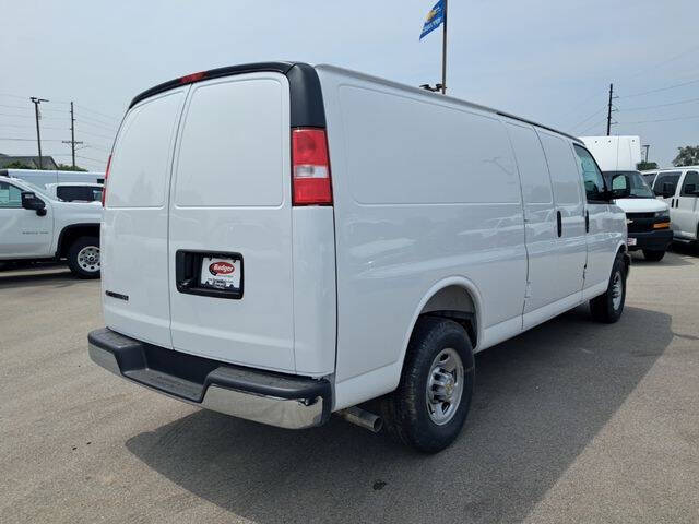 2025 Chevrolet Express 3500