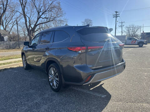 2021 Toyota Highlander Hybrid Platinum