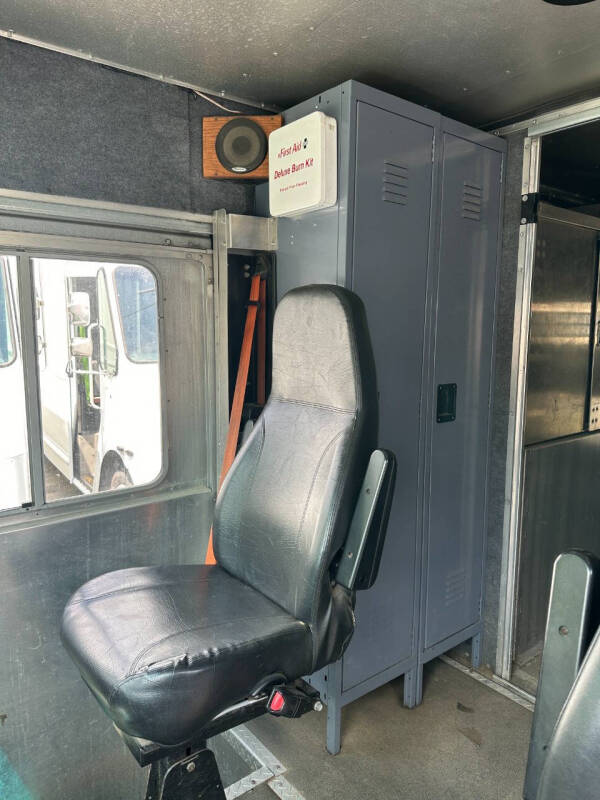 2016 Freightliner MT45 Chassis