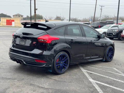 2018 Ford Focus ST