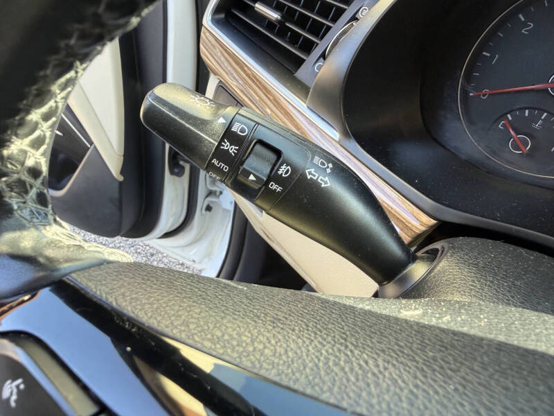 2017 Kia Cadenza Premium