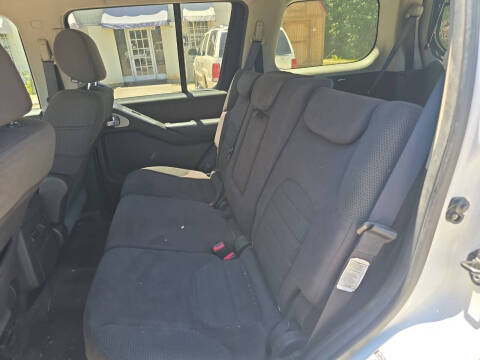 2005 Nissan Pathfinder SE