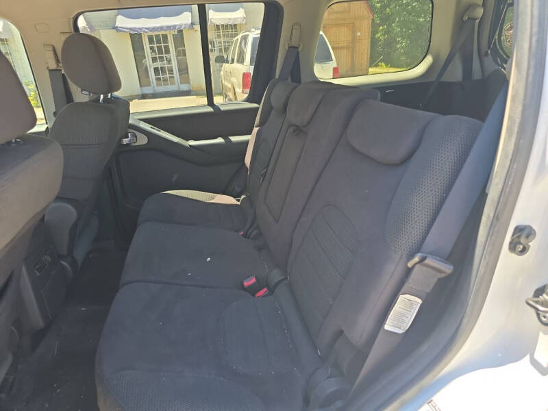 2005 Nissan Pathfinder SE