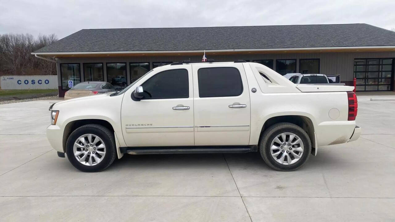 2013 Chevrolet Avalanche for sale at Newcombs North Certified Auto Sales in Metamora, MI