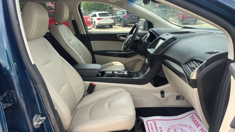 2020 Ford Edge Titanium