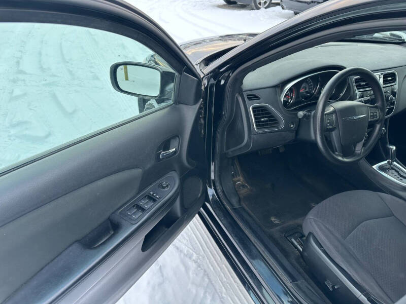 2012 Chrysler 200 LX