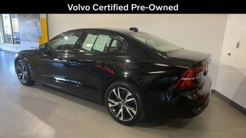 2023 Volvo S60 B5 Plus Dark Theme