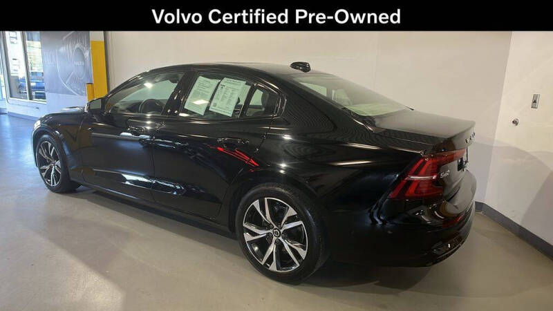 2023 Volvo S60 B5 Plus Dark Theme