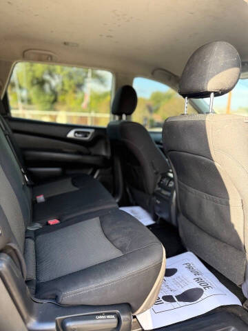 2019 Nissan Pathfinder SV