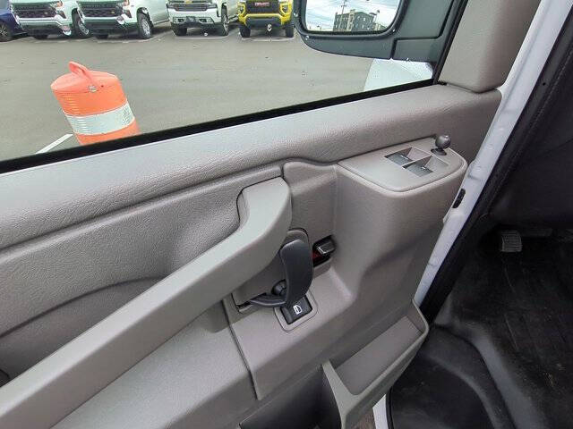 2025 Chevrolet Express 2500