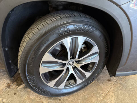 2022 Toyota Highlander Hybrid XLE