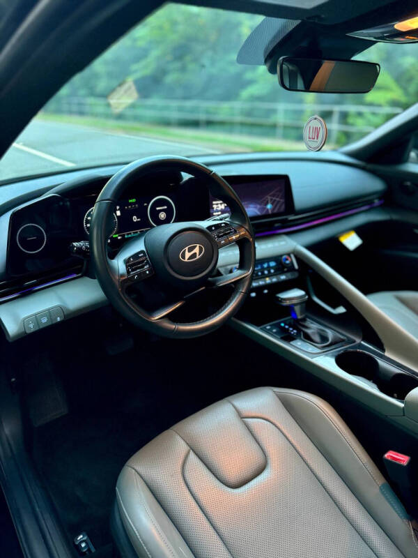 2025 Hyundai Elantra Hybrid Limited