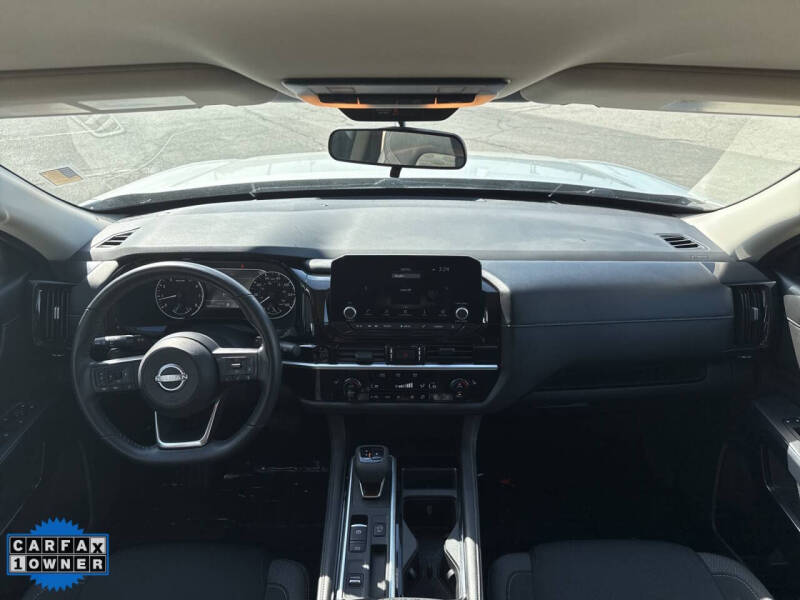 2025 Nissan Pathfinder SV