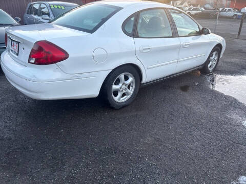2003 Ford Taurus SE