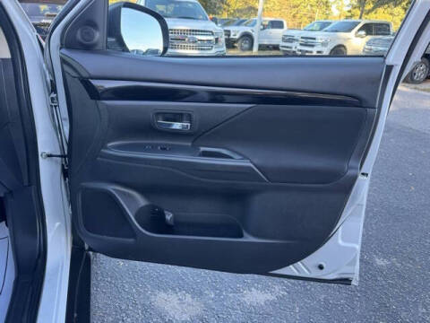 2020 Mitsubishi Outlander ES