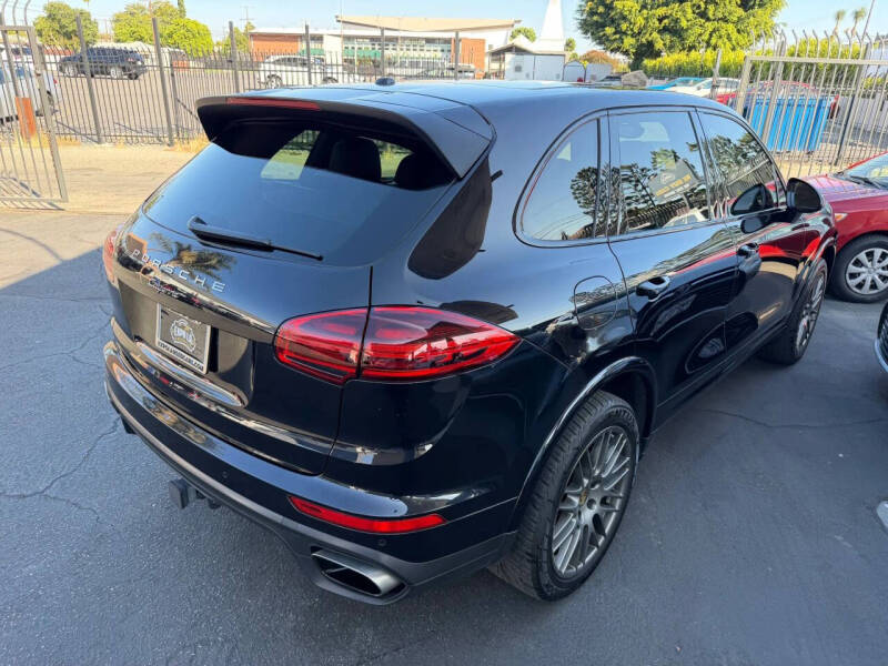 2017 Porsche Cayenne Platinum Edition