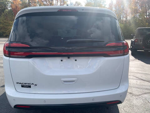 2026 Chrysler Pacifica Select