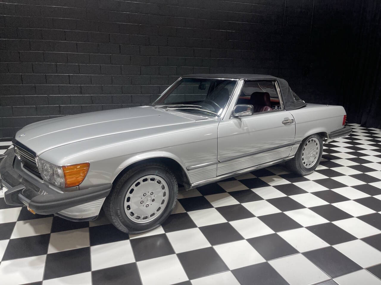 1988 Mercedes-Benz 560-Class 89