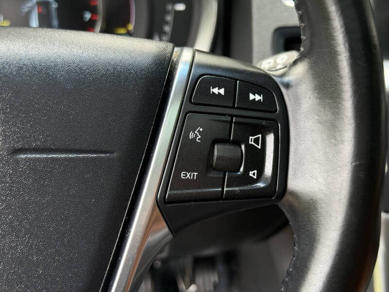 2015 Volvo V60 Cross Country T5