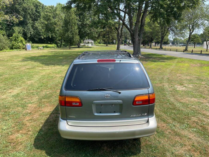 1999 Toyota Sienna
