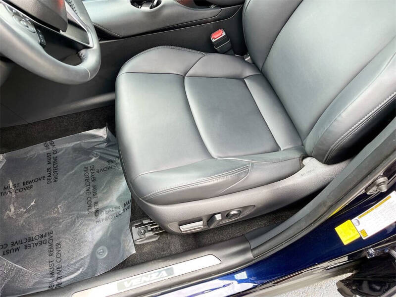 2024 Toyota Venza XLE