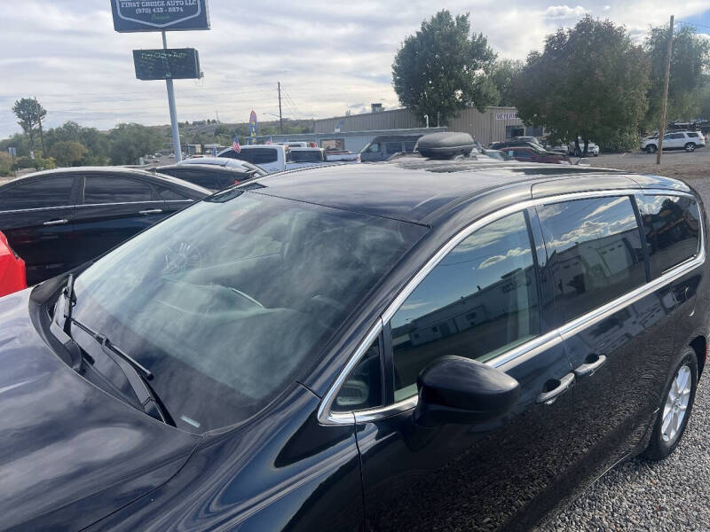 2022 Chrysler Voyager LX