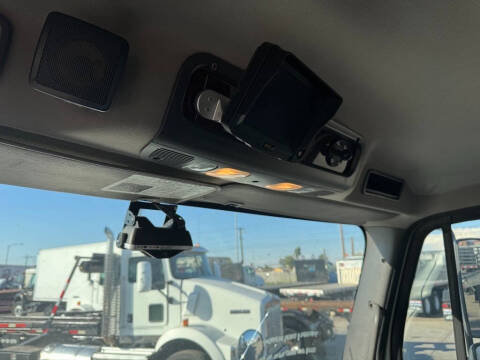 2016 Freightliner M2 26' Box Truck