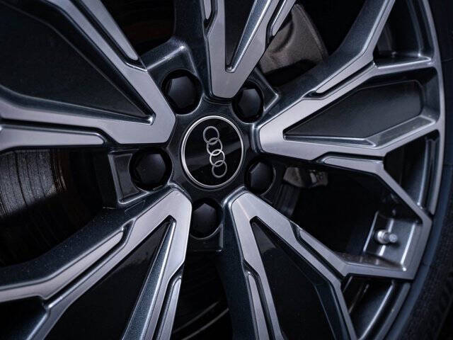 2025 Audi Q5 quattro Prestige TFSI