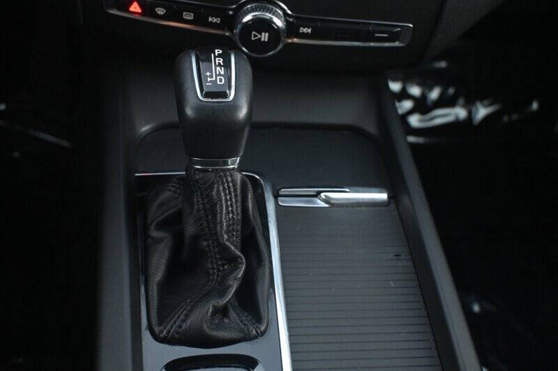 2020 Volvo XC60 T5 Momentum