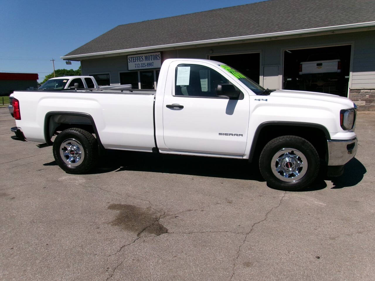 White 2018 GMC Sierra 1500 Base 4x4 Base 2dr Regular Cab 8 ft. LB 1