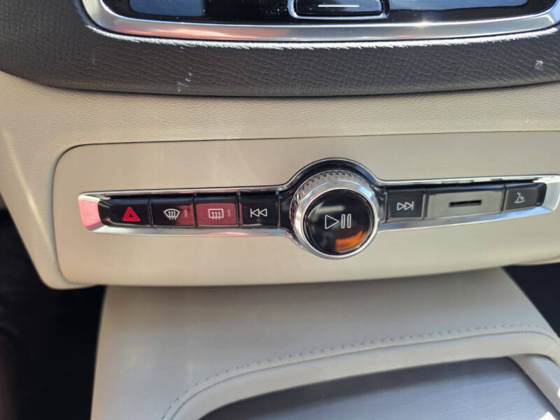 2023 Volvo XC90 B5 Core