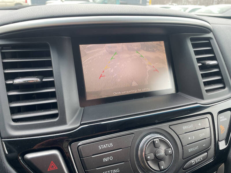 2015 Nissan Pathfinder SV