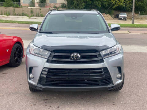 2017 Toyota Highlander for sale at Lewis Blvd Auto Sales in Sioux City IA