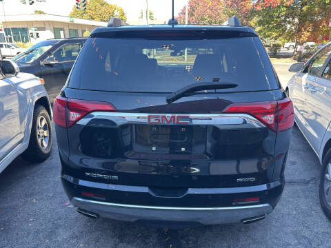 2017 GMC Acadia Denali