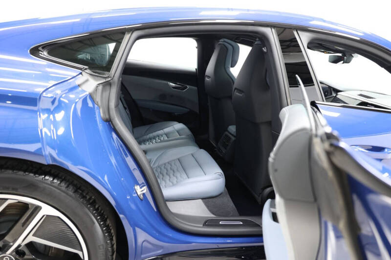 2024 Audi e-tron GT quattro Premium Plus