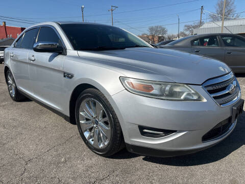 2011 Ford Taurus for sale at Figueroa Auto Sales in Joliet IL