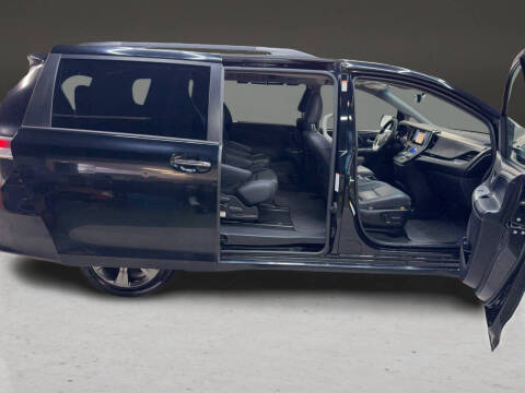 2016 Toyota Sienna SE 8-Passenger