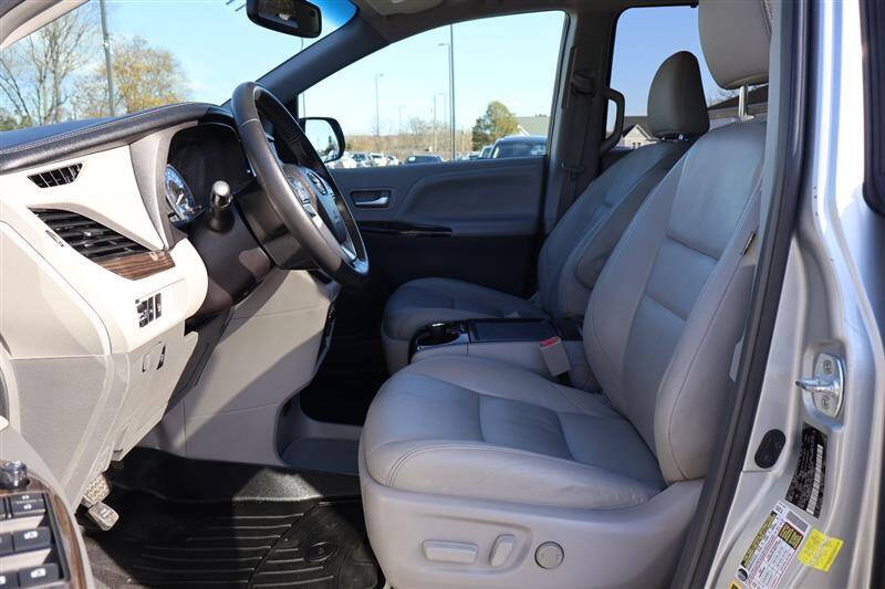 2016 Toyota Sienna XLE Premium 8-Passenger